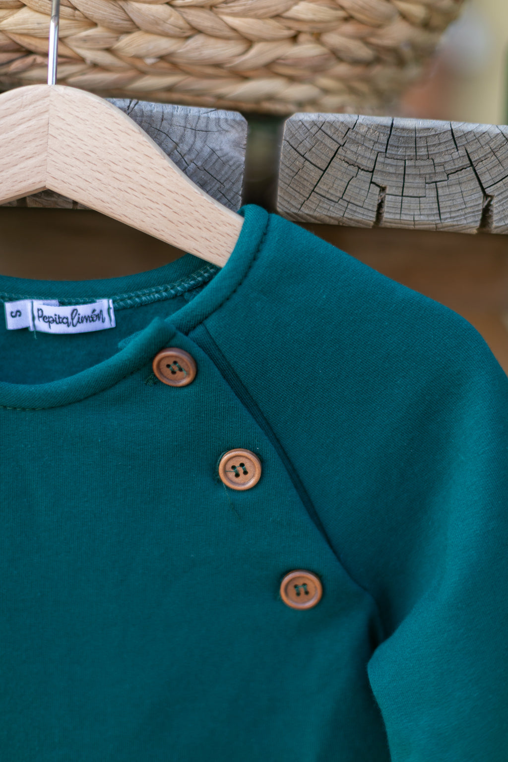 Sudadera verde botella botones