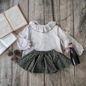 Camisa niña beige detalle verde